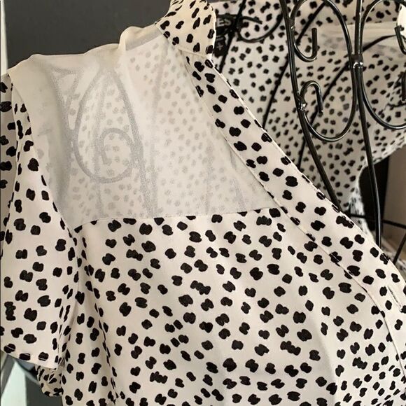EXPRESS Polka dot sheer shoulder black/white blouse, size S - Picture 4 of 7